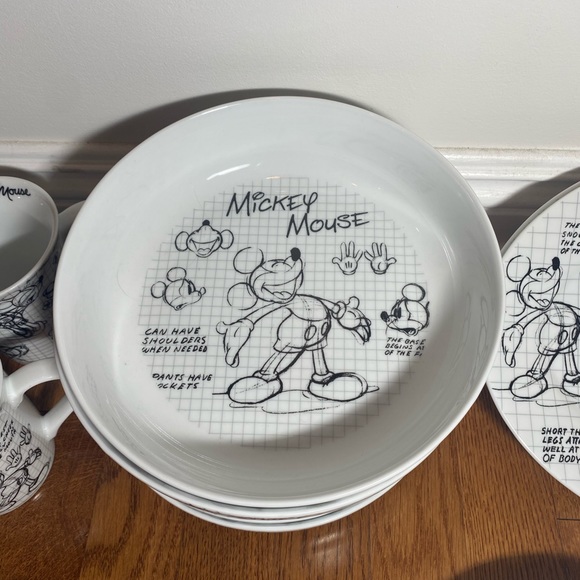 DISNEY RARE WHOLE SKETCHBOOK EDITION DINNER SET - Picture 8 of 12